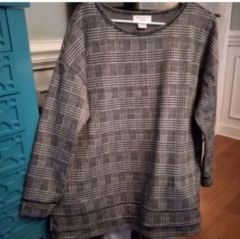 Liz Claiborne Weekend Woman Gray White Hound's Tooth Long Sleeve Top 1X Winter